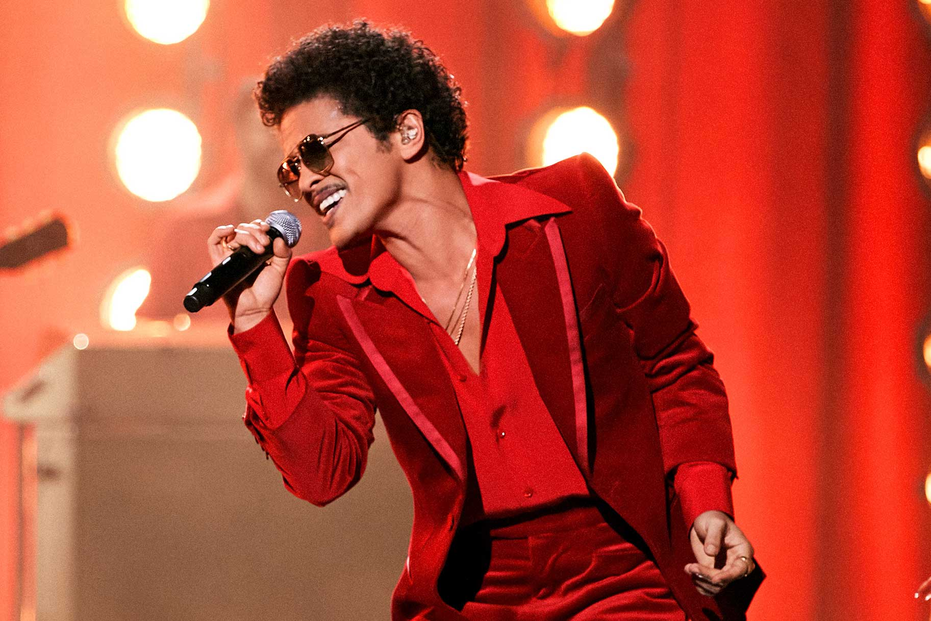 Bruno Mars dan Rose
